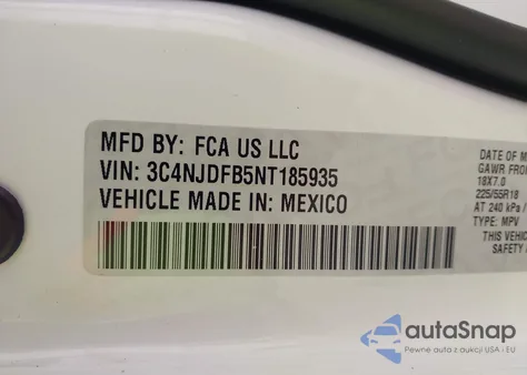 2022 Jeep Compass Latitude Lux 4X4 z USA, uszkodzony, nr VIN 3C4NJDFB5NT185935